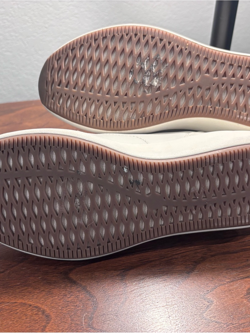 Clark’s White Leather Sneakers with Brown Heel Accent - Picture 5 of 5